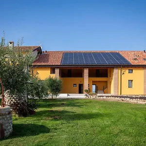 Corte Casa Erminia , Colà Italia